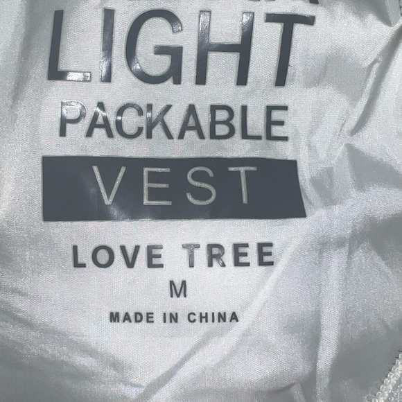 White puffer vest with pockets - Picture 4 of 6